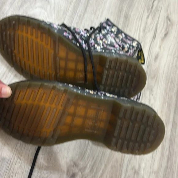 Dr. Martens Pascal 1460 flower floral print boots flawed women's size 7 - Picture 7 of 7